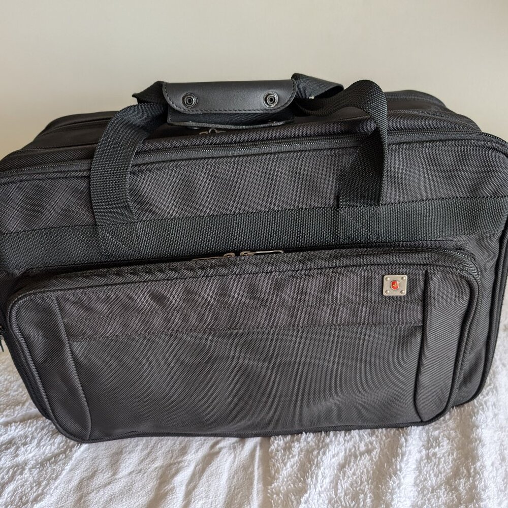 Victorinox Convertible Backpack Shoulder Bag, Large Expandable Carry-On NWOT